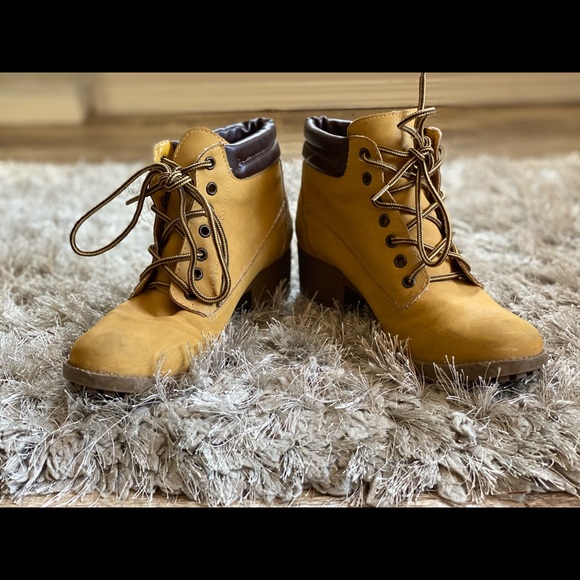 Boot - Picture 3 of 4